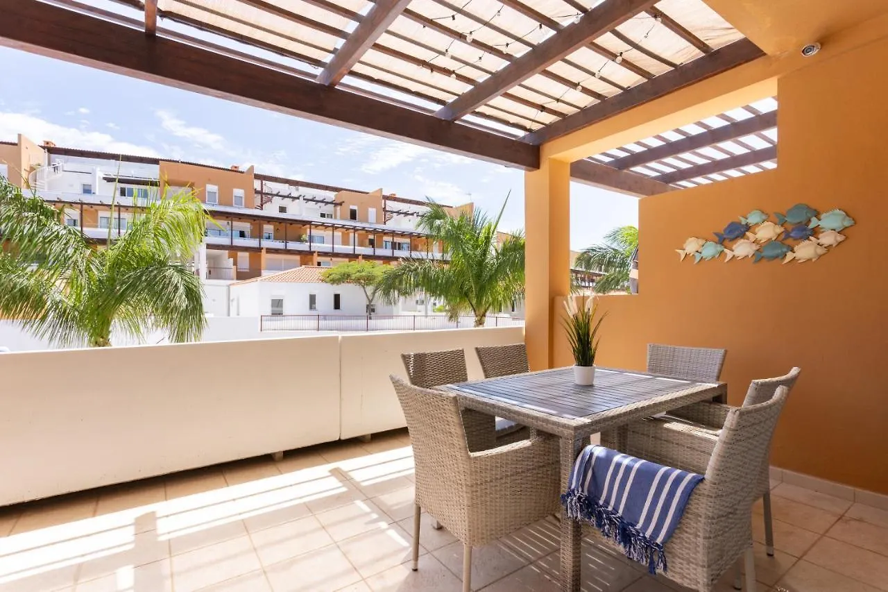 アパート Home2Book Stylish Apt Amarilla Golf, Pool&Terrace サンミゲル・デ・アボナ